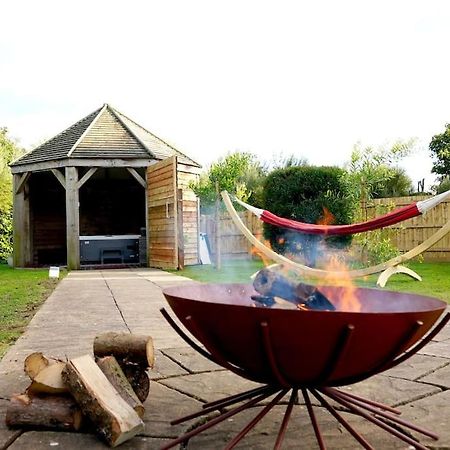 Romantic Retreat - Luxury Shepherds Hut + Hot Tub! Camborne Buitenkant foto