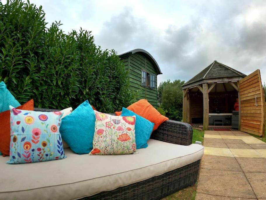 Romantic Retreat - Luxury Shepherds Hut + Hot Tub! Camborne Buitenkant foto