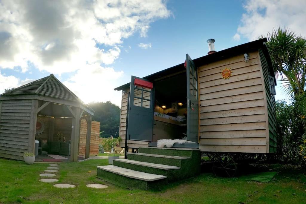 Romantic Retreat - Luxury Shepherds Hut + Hot Tub! Camborne Buitenkant foto