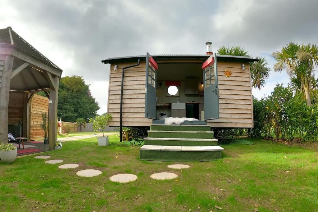 Romantic Retreat - Luxury Shepherds Hut + Hot Tub! Camborne Buitenkant foto
