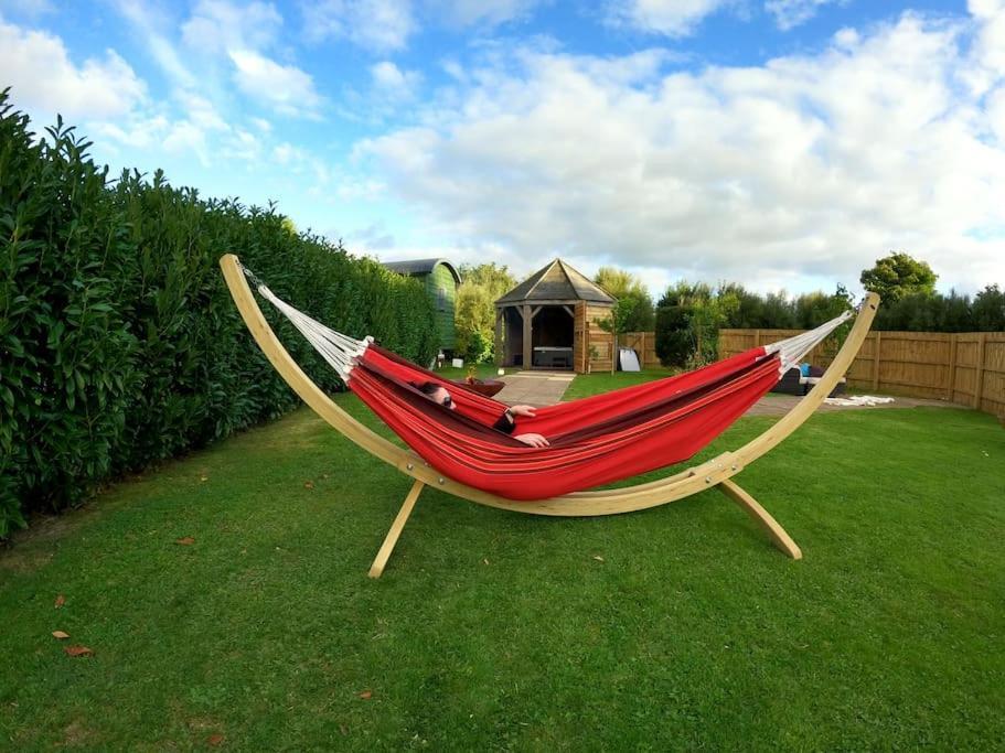 Romantic Retreat - Luxury Shepherds Hut + Hot Tub! Camborne Buitenkant foto