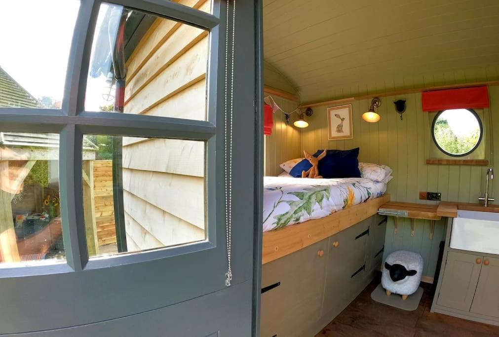 Romantic Retreat - Luxury Shepherds Hut + Hot Tub! Camborne Buitenkant foto