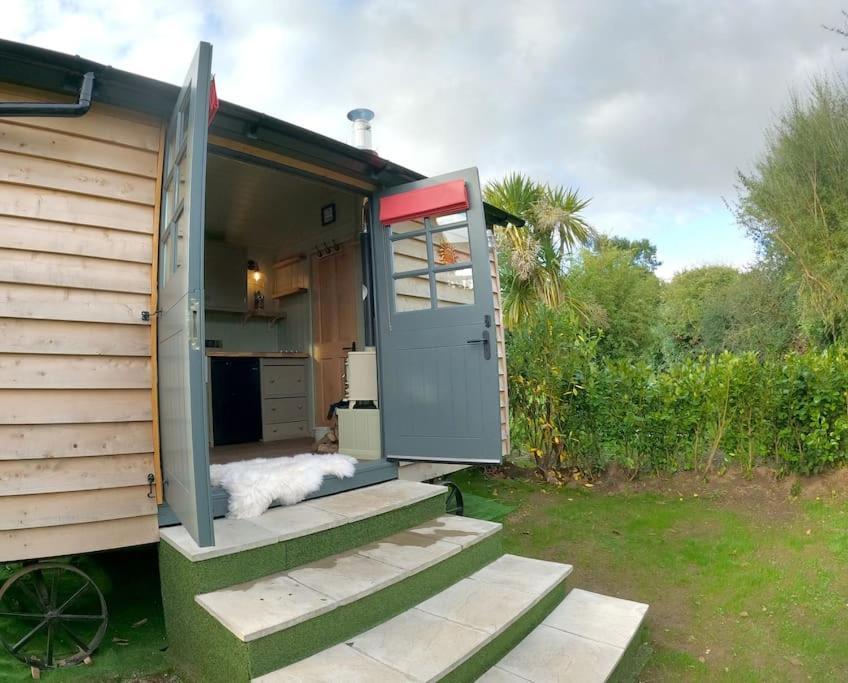Romantic Retreat - Luxury Shepherds Hut + Hot Tub! Camborne Buitenkant foto