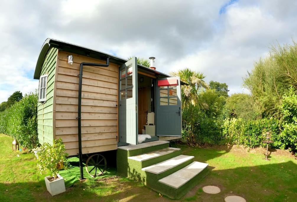Romantic Retreat - Luxury Shepherds Hut + Hot Tub! Camborne Buitenkant foto